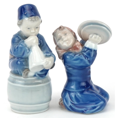 1160 - Pair of Copenhagen seated child musicians , each 11cm high