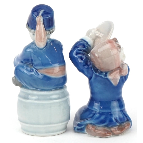 1160 - Pair of Copenhagen seated child musicians , each 11cm high