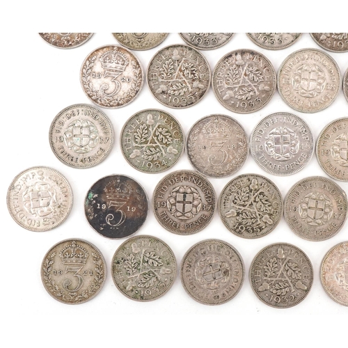 624 - Assorted silver threepenny pieces