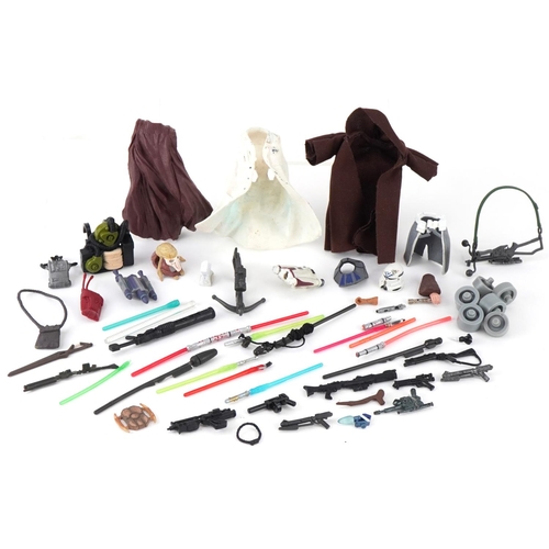 1543 - Selection of Star Wars figure accessories including capes and guns, the largest  8.5cm