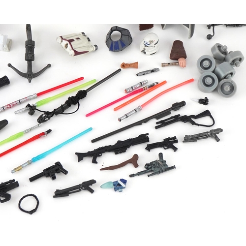 1543 - Selection of Star Wars figure accessories including capes and guns, the largest  8.5cm