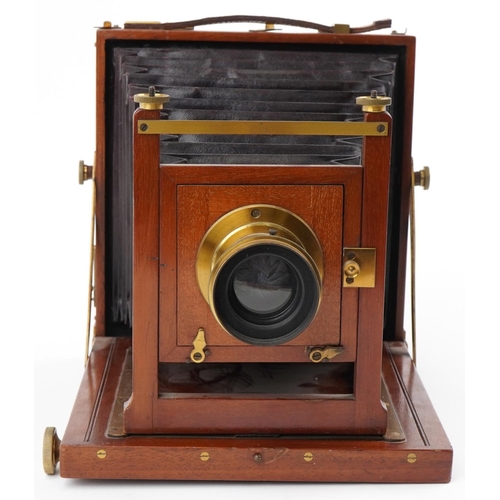 744 - Victorian London Stereoscopic & Co mahogany plate camera with a 7 x 5 brass lens, 21cm x 20cm