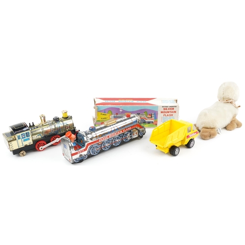 1567 - Battery operated tinplate Silver Mountain Flash train, a similar train, Yellow Tonka dumper and a Me... 