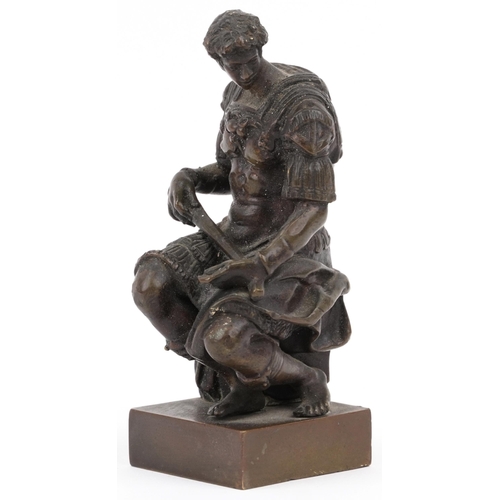 18 - Bronze statue of a seated Julius Caesar, 13cm high