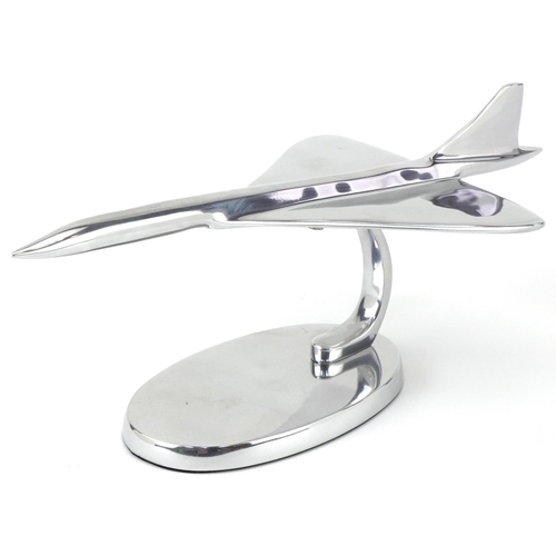 1391 - Chromed model of Concorde, 42cm in length