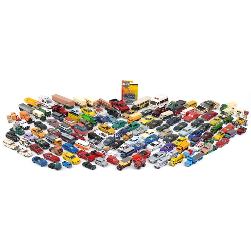 1675 - Large collection of vintage and later collector's vehicles, predominantly diecast, including Dinky, ... 