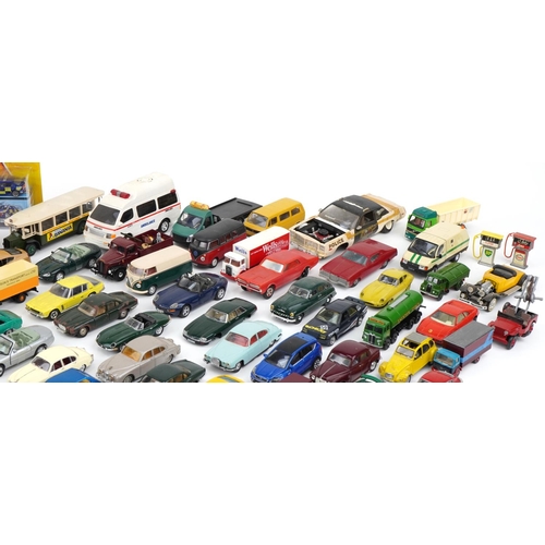 1675 - Large collection of vintage and later collector's vehicles, predominantly diecast, including Dinky, ... 