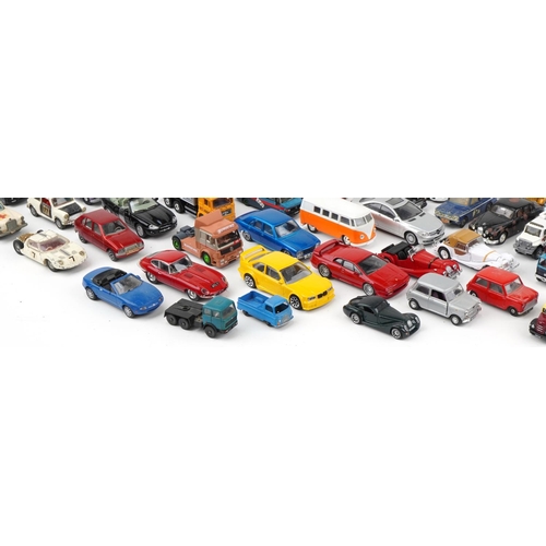 1675 - Large collection of vintage and later collector's vehicles, predominantly diecast, including Dinky, ... 