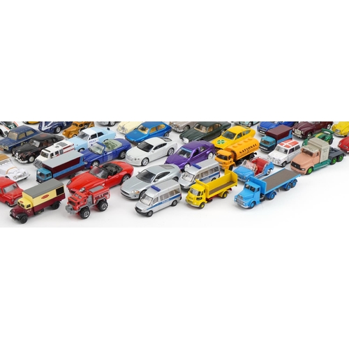 1675 - Large collection of vintage and later collector's vehicles, predominantly diecast, including Dinky, ... 