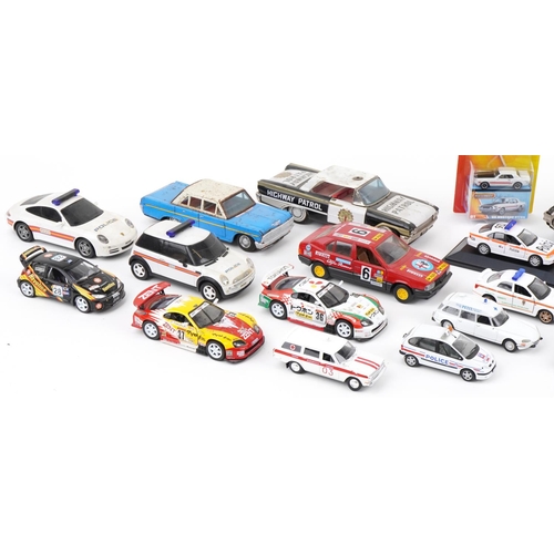 1647 - Vintage and later diecast and tinplate collector's vehicles including Burago, Dickie and Rastar