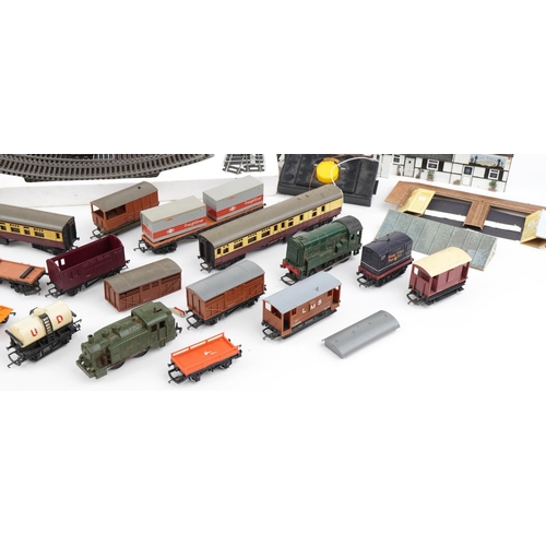 1539 - Model railway locomotives, carriages and accessories including OO gauge Mainline LNER Branch Line Fr... 