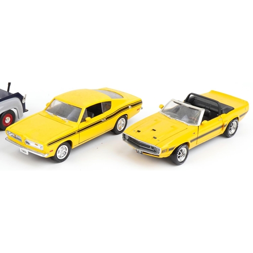 1621 - Five 1:18 scale diecast vehicles including Road Signature 1964 Mercury Marauder, Ertl Daimler Chrysl... 