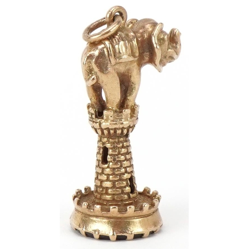 2317 - Large 9ct gold charm in the form of an elephant on a castle with carnelian matrix, 3.5cm high, 9.3g