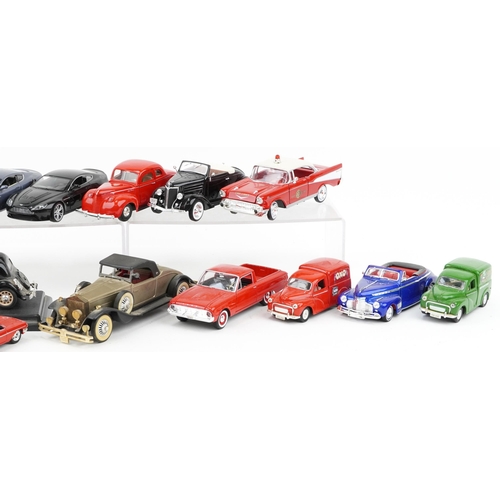 1611 - Collection of 1:24 scale and 1:32 scale diecast vehicles including Welly 1941 Chevrolet Special delu... 