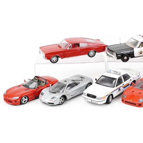 1610 - Ten 1:18 scale diecast vehicles including Maisto McLaren F1, Burago Dodge Viper RT/10 and Hot Wheels... 