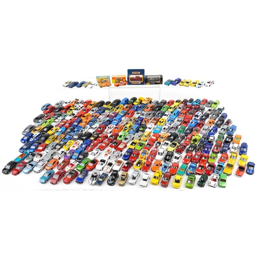 1682 - Vintage and later collector's vehicles, predominantly diecast, including Matchbox, Hot Wheels and Ma... 