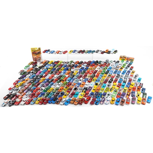 1673 - Large collection of diecast vehicles, predominantly Matchbox and Hot Wheels