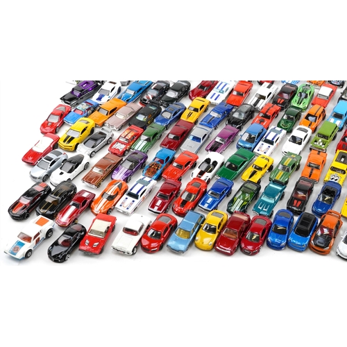 1673 - Large collection of diecast vehicles, predominantly Matchbox and Hot Wheels