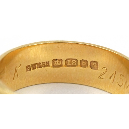 2466 - 18ct gold engine turned wedding band, size K, 3.9g