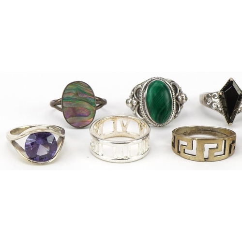 2684 - Nine silver rings, some set with semi precious stones and millefiori glass, various sizes, total 41.... 