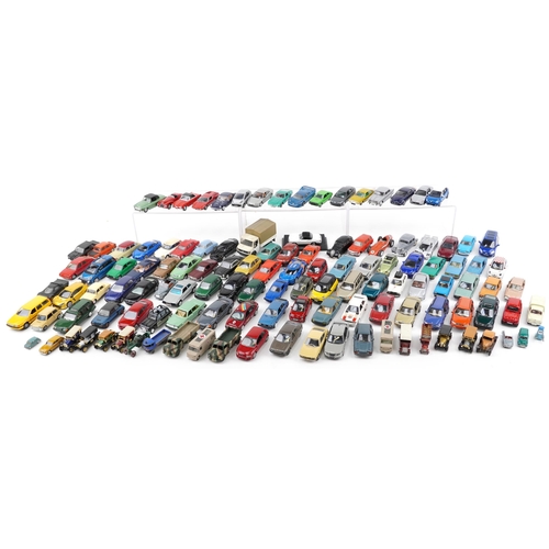 1663 - Collection of vintage and later collector's vehicles, predominantly diecast, including Burago, Minic... 