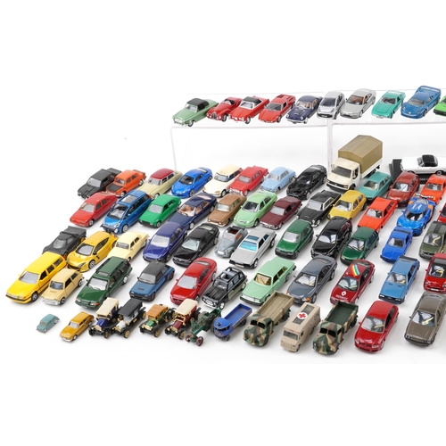 1663 - Collection of vintage and later collector's vehicles, predominantly diecast, including Burago, Minic... 