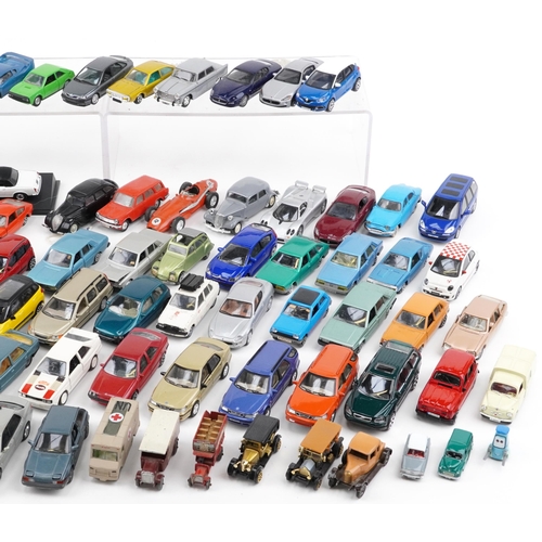 1663 - Collection of vintage and later collector's vehicles, predominantly diecast, including Burago, Minic... 