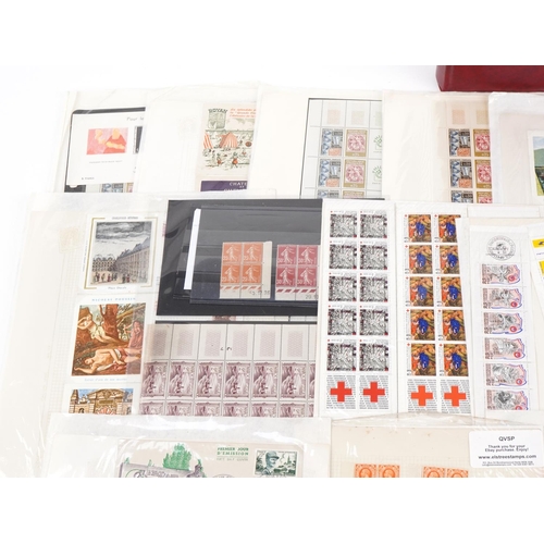 670 - British and world stamps, stamp booklets and first day covers including 1966 Paris Car Exposition, 1... 