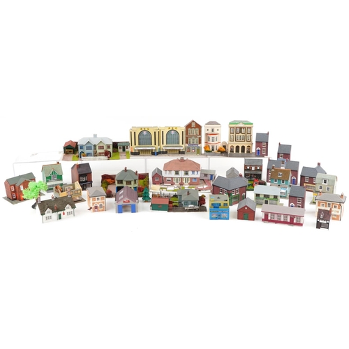 1572 - Large collection of model railway trackside buildings and scenery, some Hornby