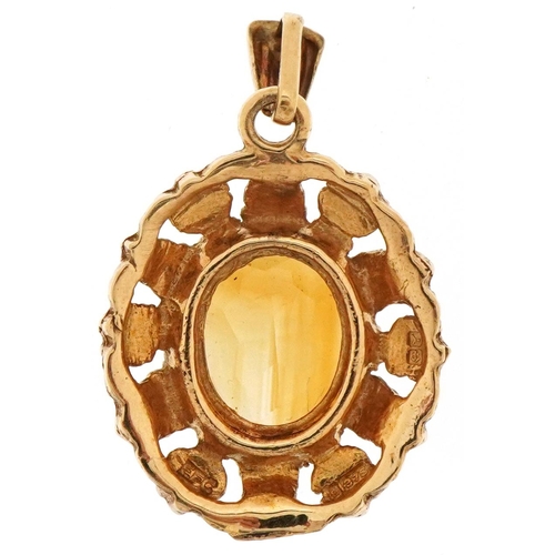 2366 - 9ct gold citrine pendant with naturalistic setting, 2.5cm high, 2.7g