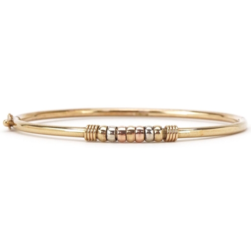 2275 - 9ct three tone gold hinged bangle, 6.5cm wide, 5.1g