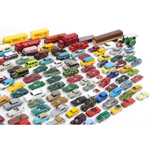 1658 - Vintage and later collector's vehicles, predominantly diecast, including Oxford and Lesney