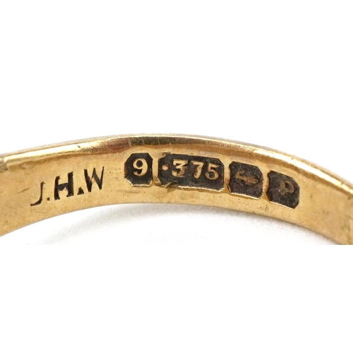 2144 - 9ct gold engraved signet ring, size N/O, 2.8g