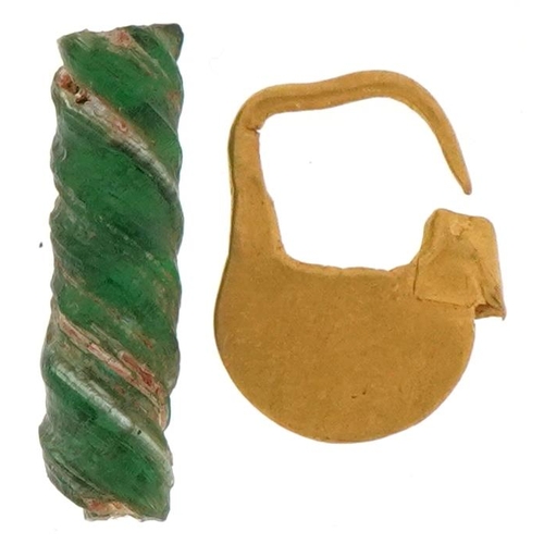 2661 - Unmarked gold padlock and a section of twisted green glass, the padlock 0.6g