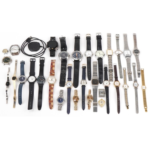 2733 - Vintage and later ladies and gentlemen's wristwatches including Smart sports watch, Swatch, Casio, S... 