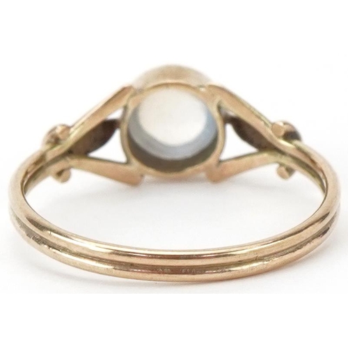 2288 - Unmarked gold cabochon moonstone ring, size O/P, 1.5g