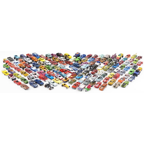 1692 - Large collection of vintage and later diecast vehicles, predominantly Matchbox and Hot Wheels