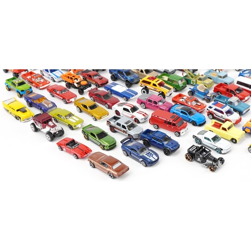 1692 - Large collection of vintage and later diecast vehicles, predominantly Matchbox and Hot Wheels