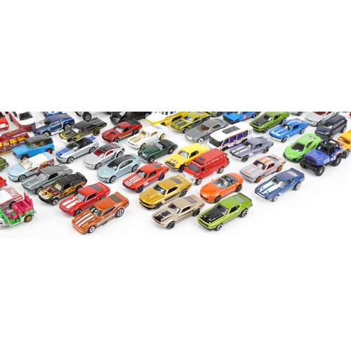 1692 - Large collection of vintage and later diecast vehicles, predominantly Matchbox and Hot Wheels