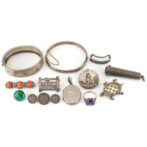 2721 - Antique and later jewellery including a Victorian aesthetic hinged bangle, oval locket, coral brooch... 