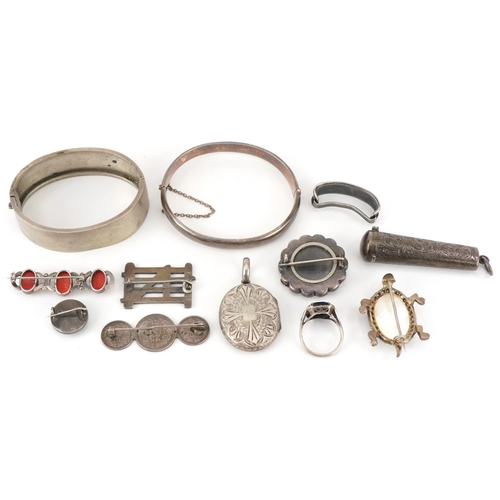 2721 - Antique and later jewellery including a Victorian aesthetic hinged bangle, oval locket, coral brooch... 