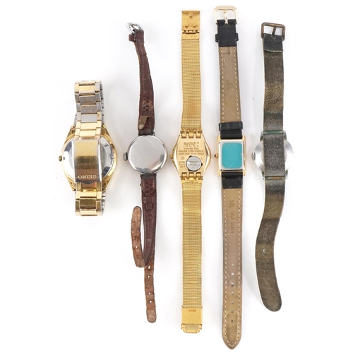 2722 - Five vintage and later ladies and gentlemen's wristwatches including Seiko 5 automatic, J W Benson, ... 