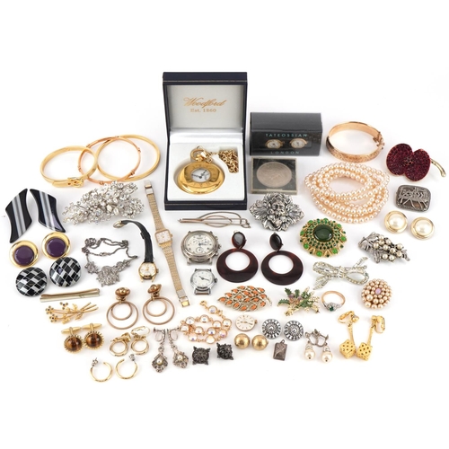 2725 - Vintage and later costume jewellery and wristwatches including a Napier Green Man brooch, simulated ... 