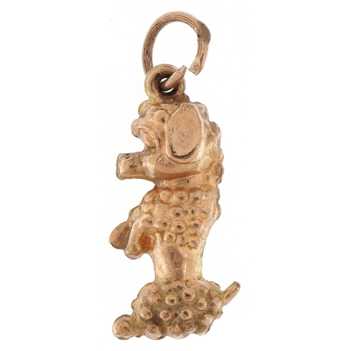 2184 - 9ct gold charm in the form of a seated Poodle, 2.1cm high, 0.8g