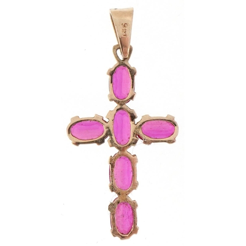 2356 - 9ct gold ruby cross pendant, 2.6cm high, 0.8g