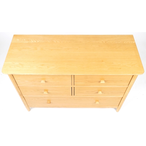 1010 - Ercol Teramo contemporary light oak five drawer chest, 79cm H x 114cm W x 47cm D