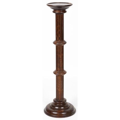 1090 - Carved oak torchere, 98cm high