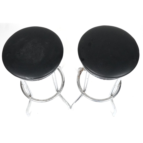 1122 - Pair of chrome breakfast bar stools with black faux leather cushioned seats, each 77cm high