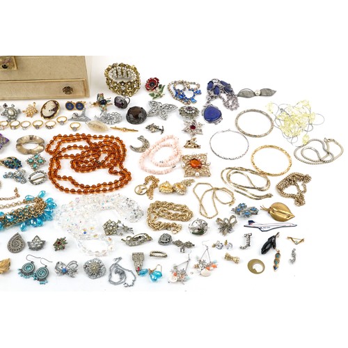 2737 - Large collection of vintage and later costume jewellery including rings, brooches, necklaces and wri... 