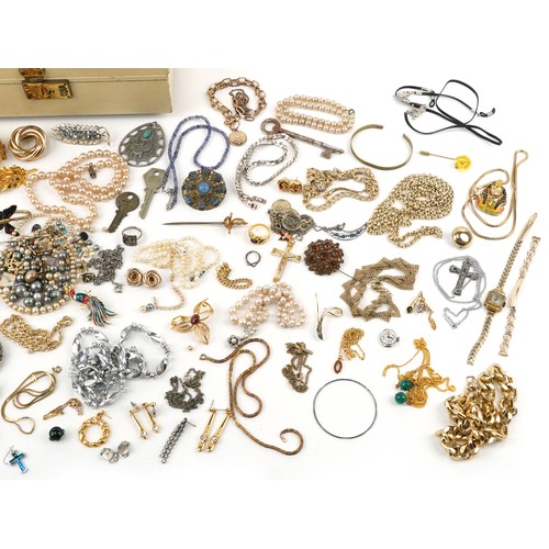 2736 - Large collection of vintage and later costume jewellery including necklaces, brooches, cufflinks and... 